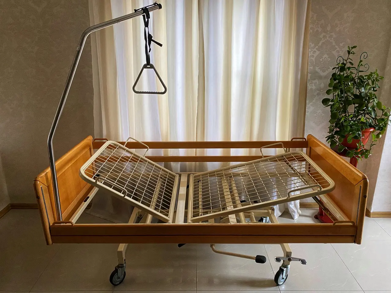 Гідравлічне медичне ліжко